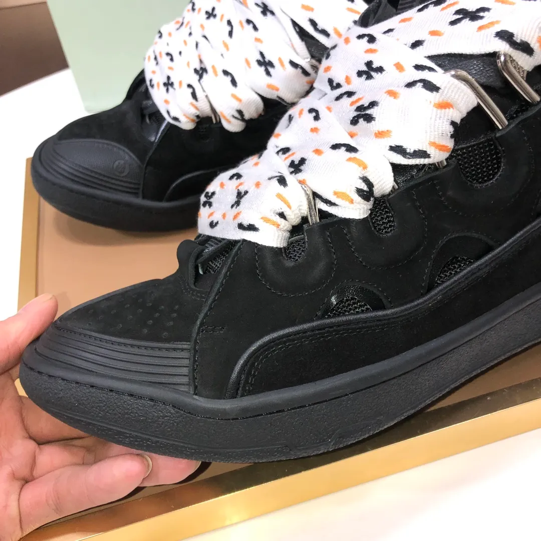 Men's men's shoes💰820💰[LANVIN] The latest lace-up fashionable casual couple sneakers, high-quality CLAY couple series‼ ️ The latest trendy products of the season 🌈Many bloggers have planted grass and purchased the original open-mold customization. The upper and outsole are sewn with mark threads without edge sealing. A variety of material splicing combination design. Very versatile for fashionable and casual wear. Comfortable on the feet. Self-recommended. Upper cowhide + cow suede + breathable mesh lining. Foot-padding cowhide. Exclusive original open-mold clear logo rubber outsole ⚠️Couple standard size 36-40 for women and 38-44 for men.